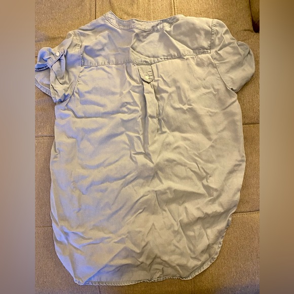 Intro. light chambray button-up top. Sized medium. - Picture 2 of 3